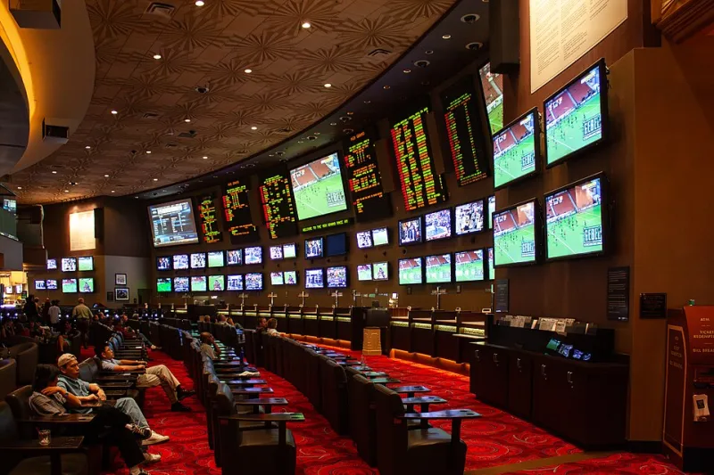 Lock In or Let It Ride: A Pro Bettor's Framework for Deciding When to Hedge a Live Wager